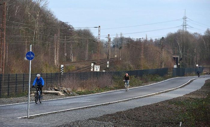 bicycle-highway-autobahn-germany-31