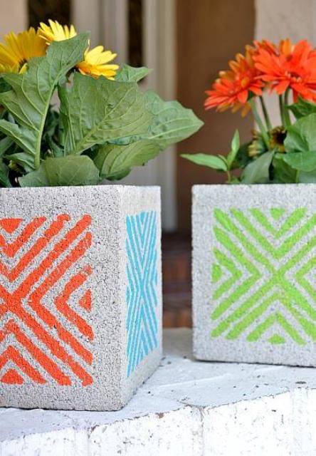 10 Brilliant DIY Garden Projects Using Cinder Blocks!