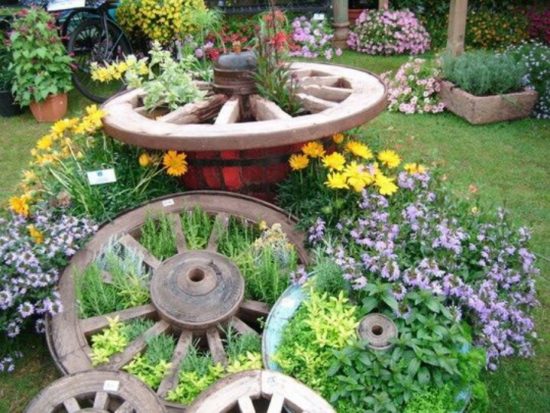 Wagon-Wheel-Design-Herb-Garden-550x413