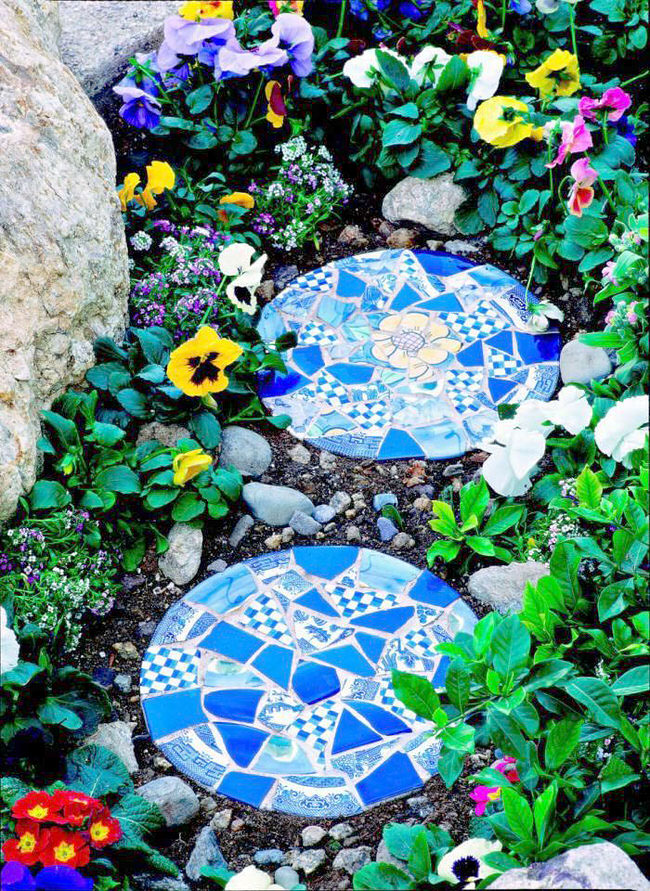 10 Beautiful Garden Mosaic Projects