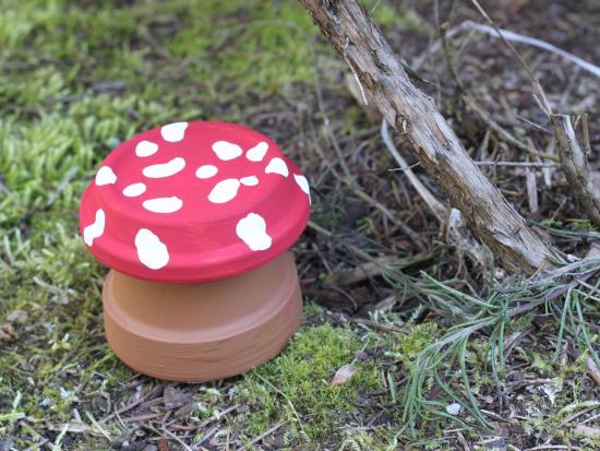 Brighten up your garden with these 9 adorable DIY Clay Pot Toadstools ...